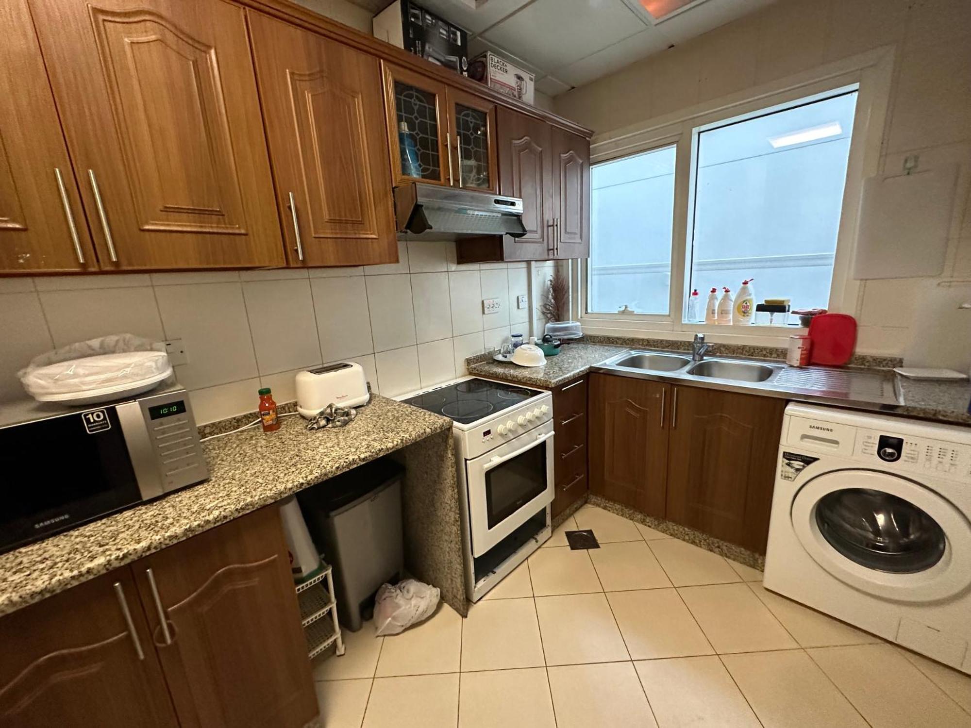 Furnished Hall Private With Private Washroom Shared Near Alwahda Mall Muroor Flat1002 Alloggio in famiglia Abu Dhabi