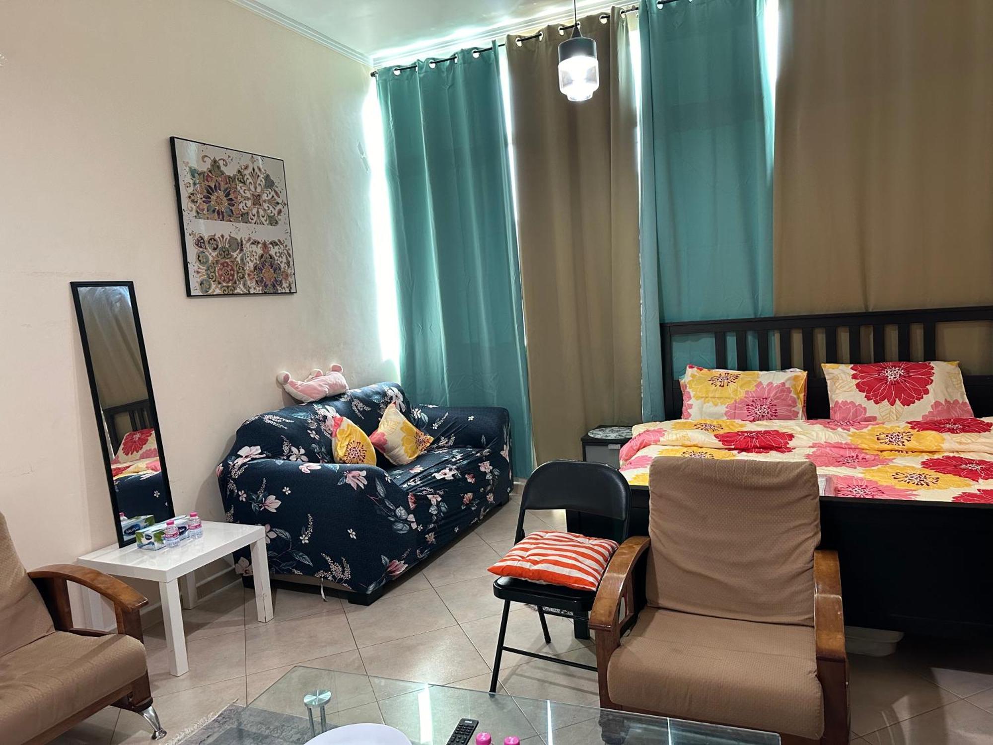 Furnished Hall Private With Private Washroom Shared Near Alwahda Mall Muroor Flat1002 Hospedagem domiciliar Abu Dhabi
