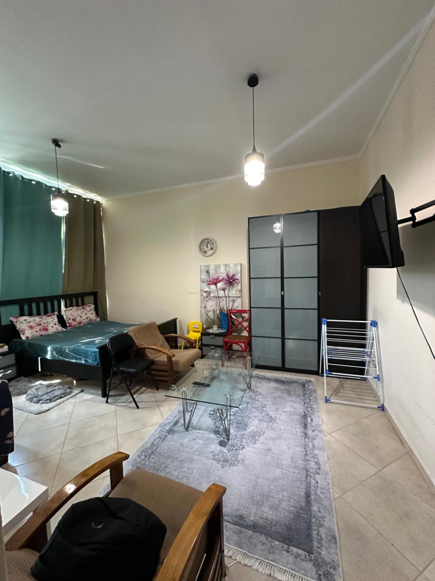 Hospedagem domiciliar Furnished Hall Private With Private Washroom Shared Near Alwahda Mall Muroor Flat1002 *
